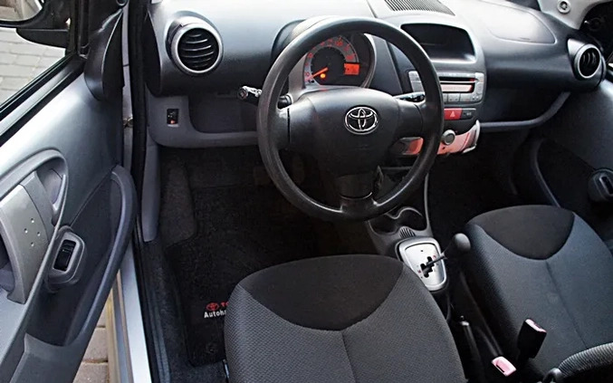 Toyota Aygo cena 14999 przebieg: 111000, rok produkcji 2006 z Raciąż małe 326